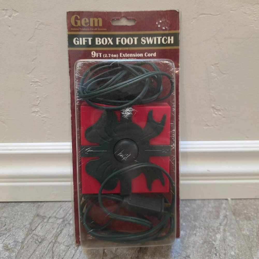GEM GIFT BOX FOOT SWITCH 9 FOOT EXTENSION CORD vintage Christmas